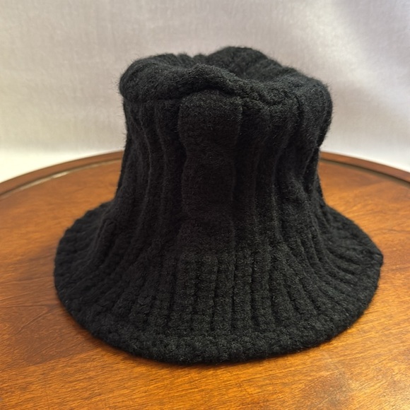 STEVE MADDEN BLACK BUCKET HAT Cable Knit 
One size - Picture 10 of 11